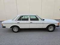 Usado Mercedes 200 140 CV (102 kW) 1982 Blanco Familiar