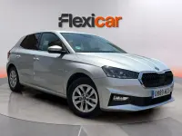 Usado Skoda Fabia Selection 95 CV (69 kW) 2025 Gris Utilitario
