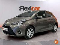 Usado Toyota Yaris Hybrid Active 100 CV (73 kW) 2019 Gris Utilitario