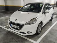 Usado Peugeot 208 Allure 92 CV (67 kW) 2014 Blanco Utilitario