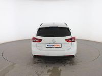 Usado Opel Insignia Selective 136 CV (100 kW) 2018 Blanco Familiar