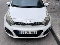 Usado Kia Rio 85 CV (62 kW) 2013 Blanco Berlina