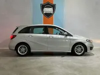 Usado Mercedes B180 122 CV (89 kW) 2016 Gris / plata Monovolumen