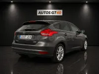 Usado Ford Focus Trend 125 CV (91 kW) 2015 Gris / plata Berlina