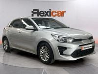 Usado Kia Rio 101 CV (74 kW) 2022 Gris Berlina