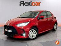 Usado Toyota Yaris Hybrid Active 116 CV (85 kW) 2023 Rojo Berlina
