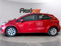 Usado Kia Rio 84 CV (61 kW) 2017 Rojo Berlina