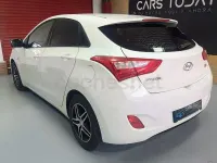 Usado Hyundai i30 100 CV (73 kW) 2014 Blanco Berlina