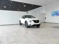 Usado Nissan Juke N-Connecta 143 CV (105 kW) 2022 Lunar white + midnight black metalizado SUV