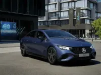 Nuevo Mercedes EQE350 AMG 234 kW (319 CV) 2026 Azul Berlina