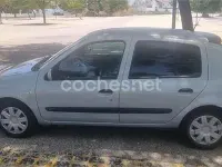 Usado Renault Clio II 80 CV (58 kW) 2004 Gris / plata Berlina