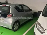 Usado Toyota Aygo Connect Style 68 CV (50 kW) 2011 Gris / plata Utilitario
