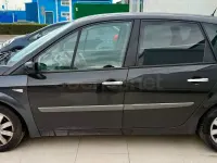 Usado Renault Scénic Dynamique 105 CV (77 kW) 2007 Negro Monovolumen
