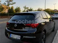 Usado Opel Astra 110 CV (80 kW) 2019 Negro Berlina