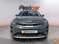 Usado Kia Stonic 100 CV (73 kW) 2021 Gris / plata SUV