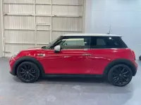 Begagnad Mini Cooper 136 HK (100 kW) 2019 Röd Halvkombi