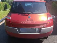 Usado Renault Mégane Authentique 105 CV (77 kW) 2006 Rojo Berlina