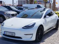 Używany Tesla Model 3 324 kW (441 KM) 2019 Biały Sedan/Limuzyna