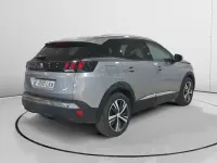 Usado Peugeot 3008 Allure 130 CV (95 kW) 2020 Gris / plata SUV