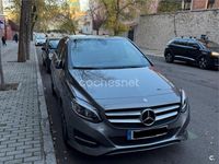 Usado Mercedes B180 AMG line 109 CV (80 kW) 2017 Gris / plata Monovolumen