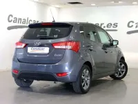 Usado Hyundai ix20 90 CV (66 kW) 2016 Plateado Utilitario
