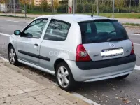 Usado Renault Clio II Dynamique 80 CV (58 kW) 2003 Gris / plata Berlina