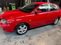 Usado Seat Ibiza Sport 100 CV (73 kW) 2005 Rojo Utilitario