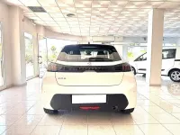Usado Peugeot 208 Active 102 CV (75 kW) 2023 Blanco Utilitario