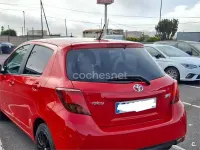 Usado Toyota Yaris Active 99 CV (72 kW) 2016 Rojo Berlina
