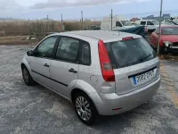 Usado Ford Fiesta Ambiente 70 CV (51 kW) 2003 Gris / plata Utilitario