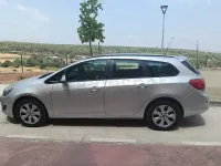 Usado Opel Astra Excellence 110 CV (80 kW) 2014 Gris / plata Familiar