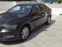 Usado Skoda Superb 190 CV (139 kW) 2019 Negro metalico