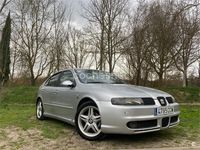 Usado Seat Leon Sport 150 CV (110 kW) 2002 Gris / plata Utilitario