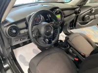 Usado Mini ONE 102 CV (75 kW) 2019 Negro Utilitario