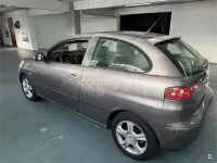 Usado Seat Ibiza 100 CV (73 kW) 2005 Gris / plata Utilitario