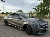 Usado Mercedes CLA200 Urban 136 CV (100 kW) 2014 Gris / plata Coupe