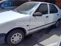 Usado Renault R9 80 CV (58 kW) 1995 Blanco Berlina