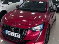 Usado Peugeot 208 Allure 100 CV (73 kW) 2022 Granate Utilitario