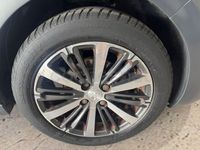 Usado Peugeot 208 Allure 82 CV (60 kW) 2015 Gris / plata Utilitario