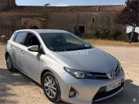 Usado Toyota Auris Advance 124 CV (91 kW) 2014 Blanco Berlina