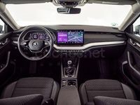 Usado Skoda Octavia Selection 116 CV (85 kW) 2024 Gris plata Berlina