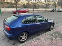 Usado Seat Leon Sport 105 CV (77 kW) 2004 Azul Utilitario