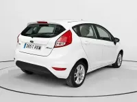 Usado Ford Fiesta Trend 100 CV (73 kW) 2014 Blanco Utilitario