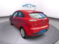 Usado Kia Rio 85 HP (62 kW) 2014 Vermelho Sedan
