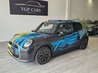 Usado Mini Cooper Favoured 204 CV (150 kW) 2024 Negro Utilitario