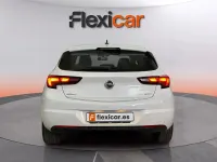 Usado Opel Astra Selective 110 CV (80 kW) 2019 Blanco Berlina