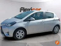 Usado Toyota Yaris Hybrid Active 100 CV (73 kW) 2019 Gris
