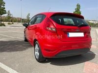 Usado Ford Fiesta Trend 95 CV (69 kW) 2010 Rojo Utilitario