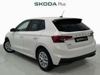 Usado Skoda Fabia Selection 95 CV (69 kW) 2024 Blanco Utilitario