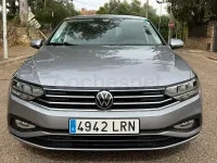 Usado VW Passat 122 CV (89 kW) 2021 Gris / plata Berlina